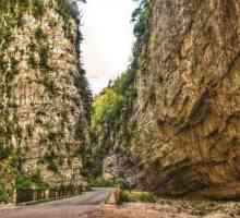 Абхазия. "Каменна торба" - дефиле в каньона Юпшар