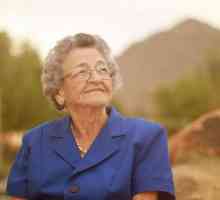 Какво да даде баба в продължение на 90 години? Идеи за подаръци със собствени ръце