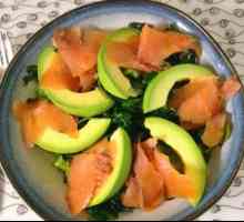 Направете вкусна салата с червена риба и авокадо