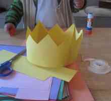 Подготовка за карнавала: кралската корона, изработена от хартия