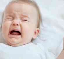 Бебето плаче, преди да пикае: причините, лечението