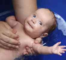 Как да се изкъпем новородените за първи път?