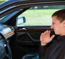 Как се отстраняват миризмите в колата?