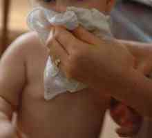 Как да изсмучете сополи от бебе: съвет от лекар и описание на различни методи