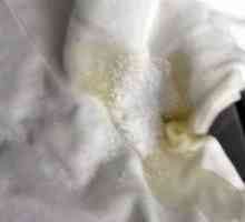 Как да премахнете жълтите петна от бели дрехи: съветите на опитни домакини