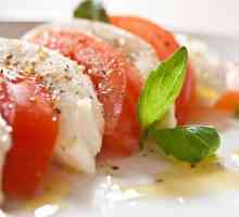 Caprese - ароматни домати с босилек и моцарела