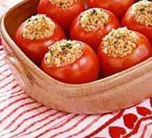 Красиво ястие на празничната маса: пълнени домати със сирене или пиле