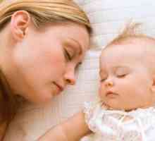 Плюсове и минуси на ситуацията, когато едно дете спи с майка си. Как да го откъснете от това