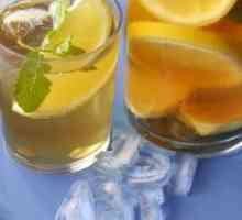 Здравословна напитка, изработена от лимон и джинджифил