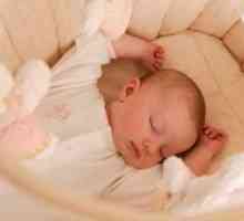 Колко новородени спят през нощта и през деня