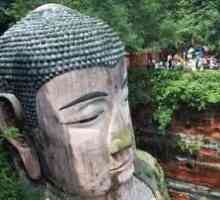 Статуята на Буда Майтрея