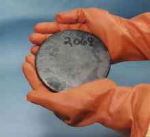 Уран, химически елемент: историята на откриването и реакцията на ядрения разпад
