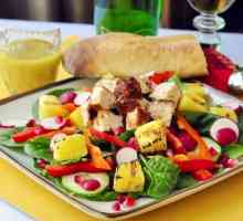 Възможности за готвене за салати с пушено пиле и ананас