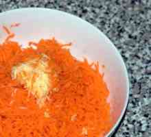 Витаминска моркова салата с чесън и сирене за празничен празник и ежедневно меню
