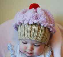 Плетената бебешка шапка е важна част от гардероба