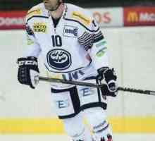Girou Александър - канадски нападател на хокей, който игра за Рига Динамо