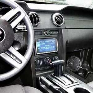 Автомобилни радиостанции с прибиращ се екран и навигация: инсталация, снимка