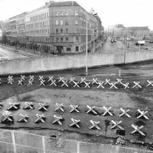 Берлинската стена: Историята на творението и унищожението. Падането на Берлинската стена