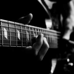 Борбата с китарата за начинаещи: трудно да се преподава - лесна за изпълнение