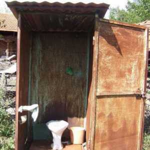 Тоалетна с тоалетна. Устройството на тоалетна на улицата