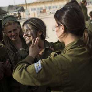 Момичета в израелската армия