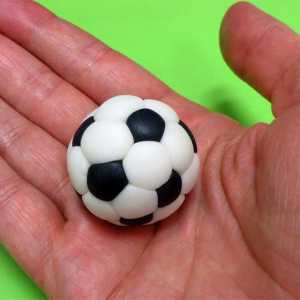 Диаметърът на футболната топка: какво трябва да е това?