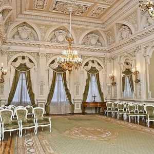 Сватбеният дворец на Promenade des Anglais е любимото място за младоженците в Санкт Петербург