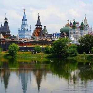 Къде в Москва да отида за разходка с лодка: Екатеринински езеро, парк "Царицо", зона за…