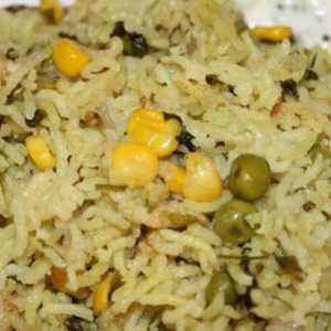 Готвене на ориз със зелен грах и царевица