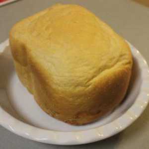 Хлябът в хлебаря е френски. Рецептата за френски хляб за производителя на хляб