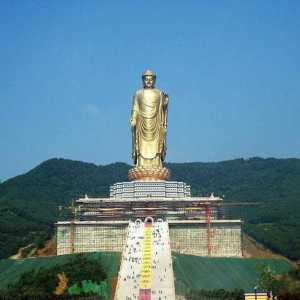 Храмът на пролетния Буда е символ на уважението на китайския народ за наследството на будизма