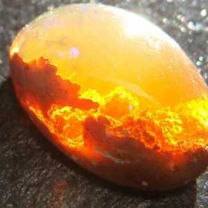 За бижута с практичен подход: какво е огън opal
