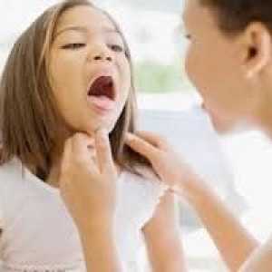 Как и какво да лекува червеното гърло при деца?