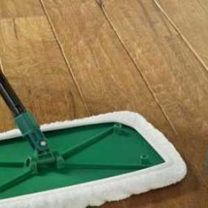 Как да почиствате пода правилно с моп и ръчно: Съвети