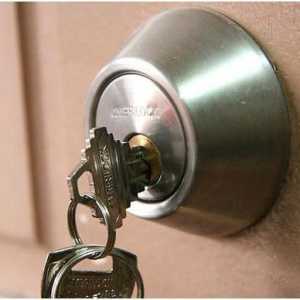 Как да промените ларвата в ключалката на вратата: признаци на счупване и инструкции за подмяна