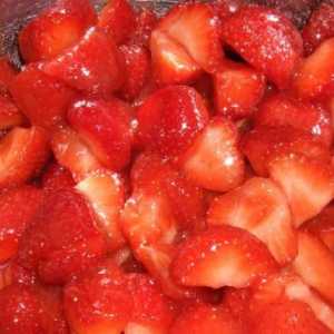Как да готвя конфитюр на ягода в мултивариантна?
