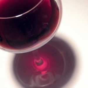 Как да направите виното от касис със собствените си ръце