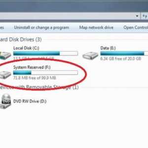 Как да премахнете `Запазени от системата `(устройство) в Windows 7