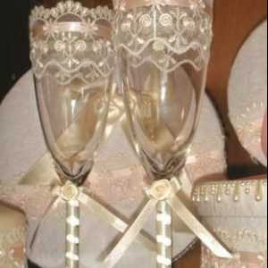 Как да украсите сватбено стъкло сами: няколко прости идеи