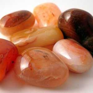 Как в живота помагат на полускъпоценните камъни: корнеин