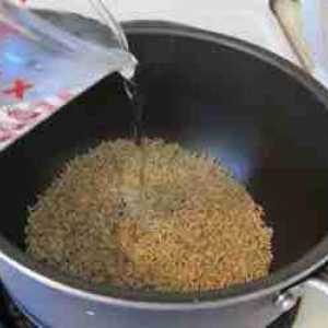 Как да готвя кафяв ориз, за ​​да стане мек и ронлив?