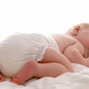 Как да изберем памперси за новородени с отрязък за пъпа
