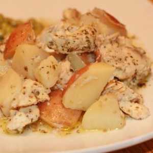 Картофи с пиле във фурната в саксия - просто и задоволително ястие