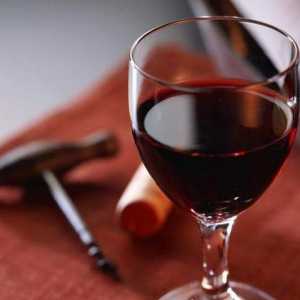 Червено полусухо вино: рецензии, калорично съдържание. С какво да пием червено полутвърдо вино?