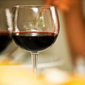 Червено сухо вино: добро и лошо. Най-добрите червени сухи вина