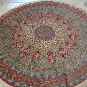 Кръгъл килим - дизайнерско допълнение към декора