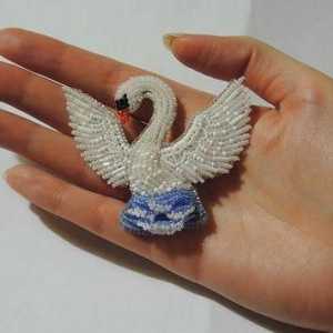 Лебед от мъниста: варианти на тъкане
