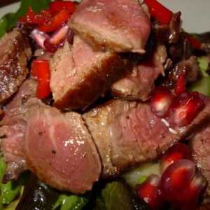 Леки и вкусни салати с говеждо и нар: рецепти за готвене