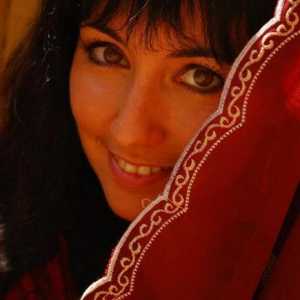 Мария Захарова е певица в стила на световната музика