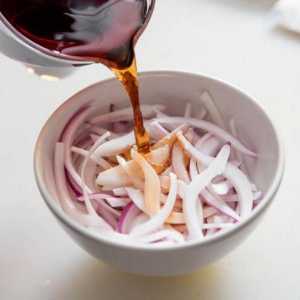Маринована салата лук: функции на готвене, рецепти